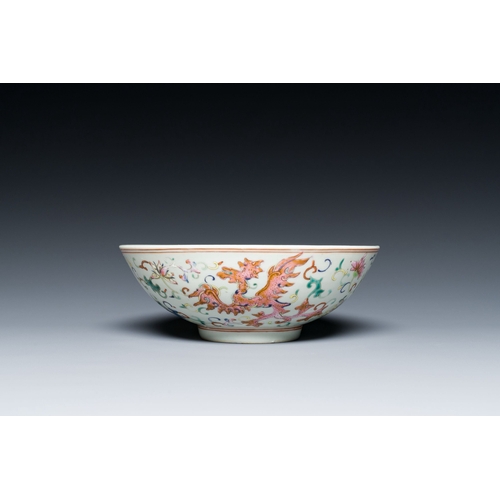 628 - A Chinese famille rose 'phoenixes' bowl, Guangxu mark and of the periodDescription:Dia.: 16 cm - H.:... 