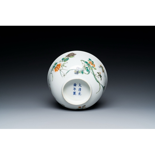 631 - A Chinese famille verte bowl with a bird and various insects, Guangxu mark, 19/20th C.Description:Di... 