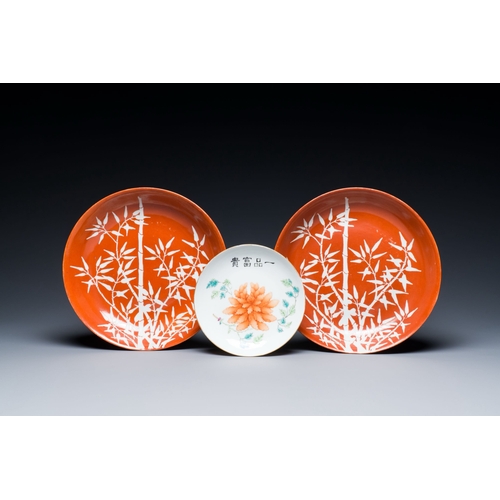 633 - A pair of Chinese coral red-ground 'bamboo' plates and a famille verte 'peony' saucer, 19/20th C.Des... 