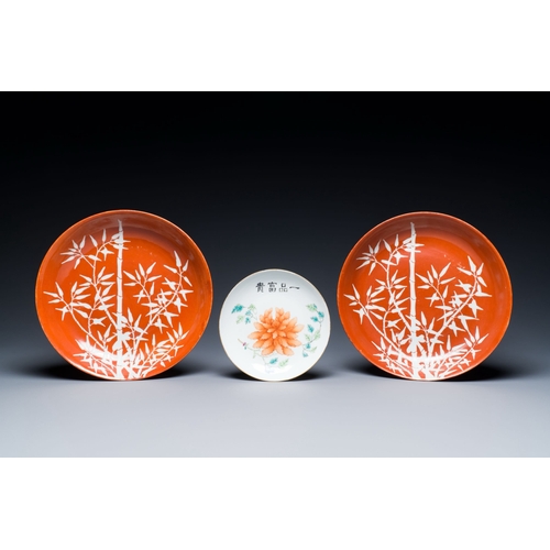 633 - A pair of Chinese coral red-ground 'bamboo' plates and a famille verte 'peony' saucer, 19/20th C.Des... 