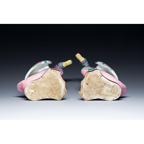 638 - A pair of Chinese famille rose models of ducks, 19/20th C.Description:H.: 27 cmCondition reports:Ple... 