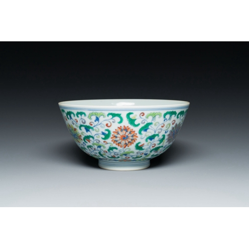 639 - A Chinese doucai bowl with floral design, Yongzheng mark, 19/20th C.Description:Dia.: 14 cm - H.: 7 ... 