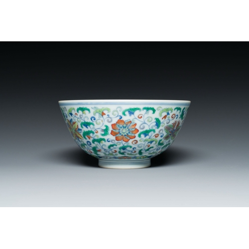 639 - A Chinese doucai bowl with floral design, Yongzheng mark, 19/20th C.Description:Dia.: 14 cm - H.: 7 ... 