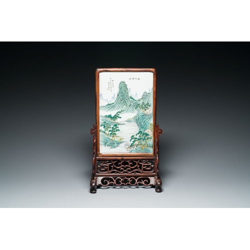 641 - A Chinese famille verte plaque mounted in a wooden table screen, signed Li Huan ææ¾£, dated 1924De... 