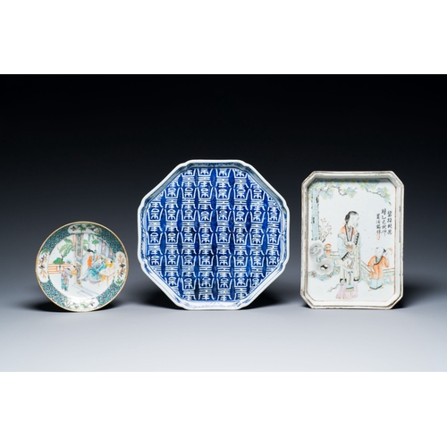 643 - A Chinese blue and white 'Shou' tray, a qianjiang cai tray and a famille verte plate, 19/20th C.Desc... 