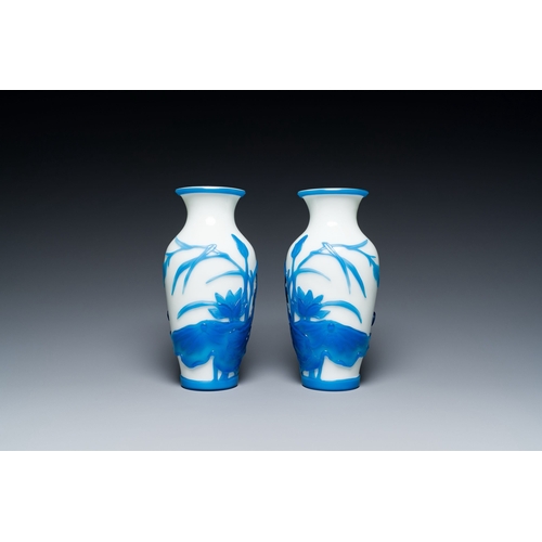 644 - A pair of Chinese overlay Beijing glass vases with mandarin ducks in blue on white, 19/20th C.Descri... 