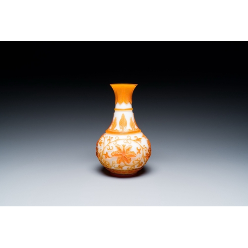 645 - A Chinese overlay Beijing glass bottle vase with lotus scrolls in yellow on white, 19t/20h C.Descrip... 