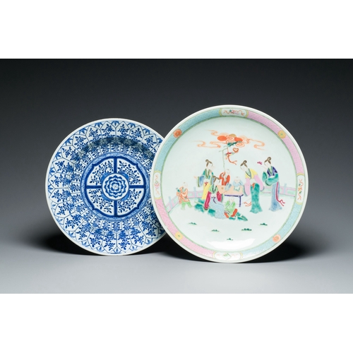 646 - A Chinese famille rose dish and a blue and white dish, 19/20th C.Description:Dia.: 37 cm (the larges... 