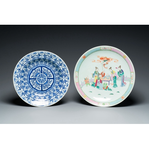 646 - A Chinese famille rose dish and a blue and white dish, 19/20th C.Description:Dia.: 37 cm (the larges... 