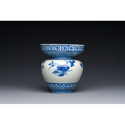 664 - A Chinese blue and white basket-shaped vase on wooden stand, Yongzheng mark, 19/20th C.Description:H... 