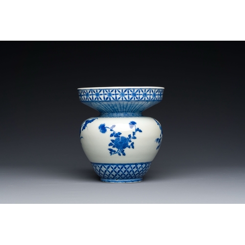 664 - A Chinese blue and white basket-shaped vase on wooden stand, Yongzheng mark, 19/20th C.Description:H... 