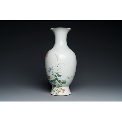 669 - A Chinese famille rose vase with floral design, Guangxu mark, RepublicDescription:H.: 40 cmCondition... 