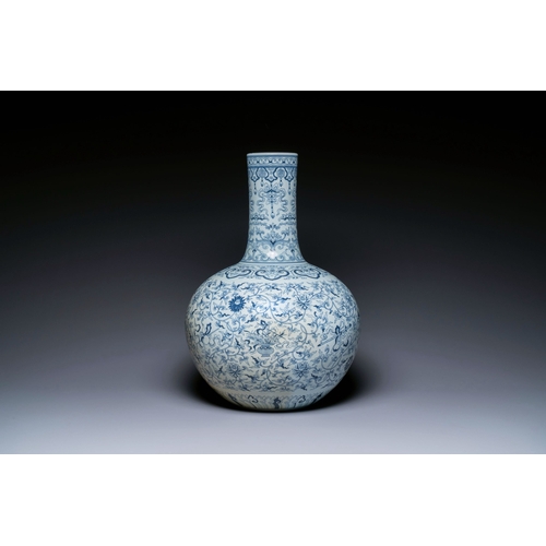 674 - A large Chinese blue and white bottle vase, Qianlong mark, 19/20th C.Description:H.: 55 cmCondition ... 