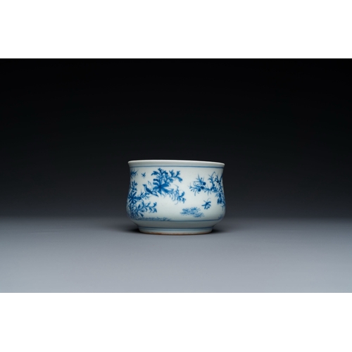 697 - A Chinese blue and white censer with birds among blossoming branches, 19th C.Description:Dia.: 9,5 c... 