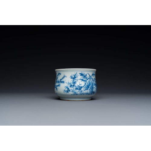 697 - A Chinese blue and white censer with birds among blossoming branches, 19th C.Description:Dia.: 9,5 c... 