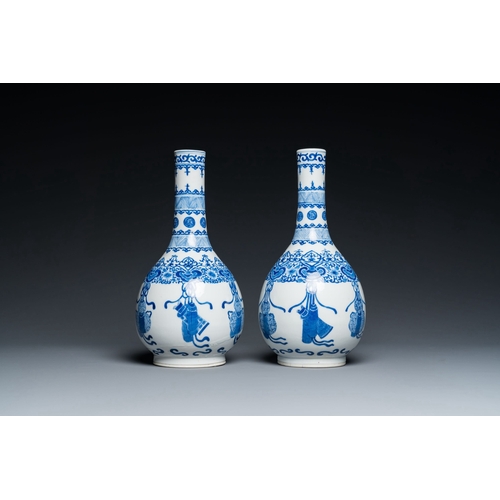 707 - A pair of Chinese blue and white bottle vases, 19th C.Description:H.: 26 cmCondition reports:Please ... 