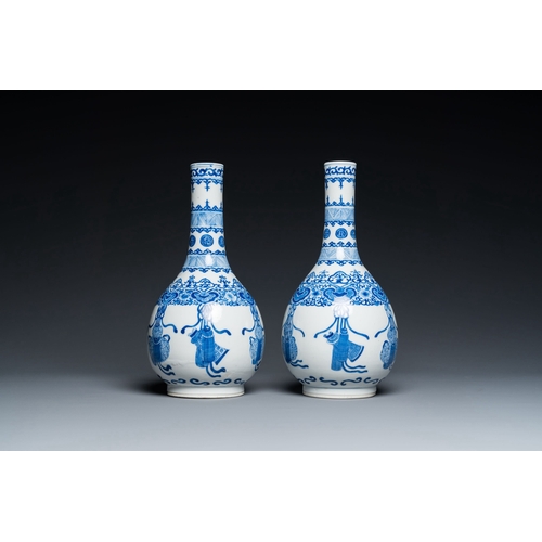 707 - A pair of Chinese blue and white bottle vases, 19th C.Description:H.: 26 cmCondition reports:Please ... 