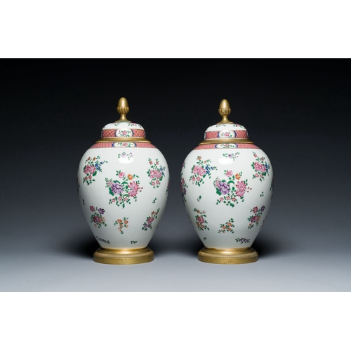 710 - A pair of famille rose-style gilt-bronze-mounted jars and covers, Samson, Paris, 19th C.Description:... 