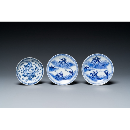 713 - Eleven Chinese blue and white porcelain wares, Ming to 19th C.Description:Dia.: 27,5 cm (the largest... 