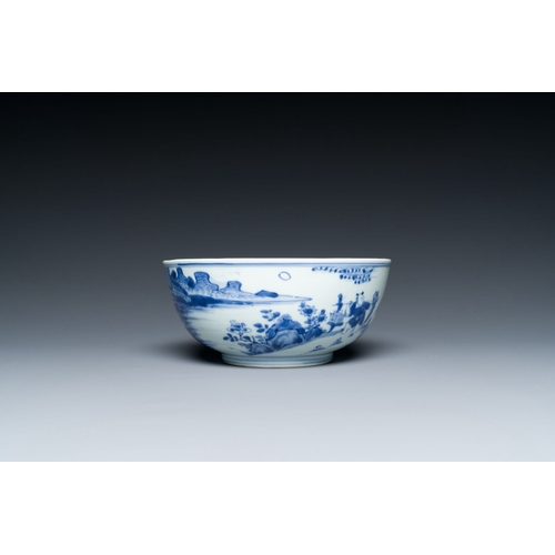 713 - Eleven Chinese blue and white porcelain wares, Ming to 19th C.Description:Dia.: 27,5 cm (the largest... 