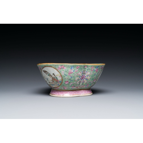 714 - A Chinese turquoise-ground famille rose bowl, Tongzhi mark and of the periodDescription:L.: 18 cm - ... 