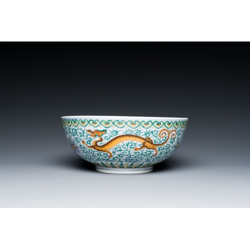 719 - A Chinese doucai 'dragons' bowl, Jiaqing mark, 19th C.Description:Dia.: 20,5 - H.: 8,5 cm Provenance... 