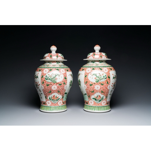 720 - A pair of Chinese famille verte 'antiquities' vases and covers, 19th C.Description:H.: 45 cmConditio... 