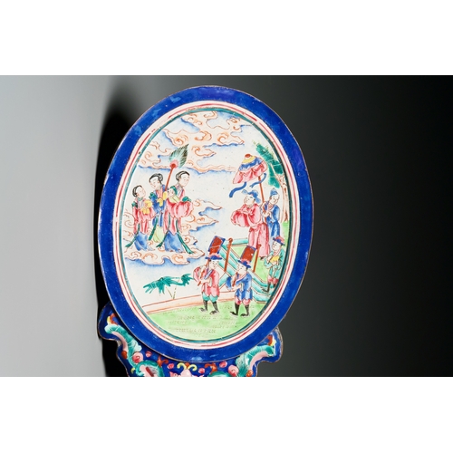 110 - A Chinese Canton enamel hand mirror, Qianlong/JiaqingDescription:L.: 37,5 cmCondition reports:Please... 