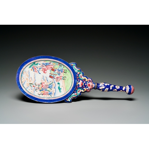 110 - A Chinese Canton enamel hand mirror, Qianlong/JiaqingDescription:L.: 37,5 cmCondition reports:Please... 