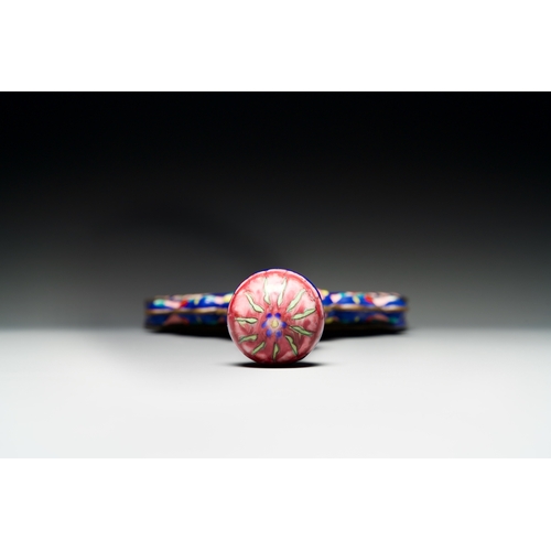 110 - A Chinese Canton enamel hand mirror, Qianlong/JiaqingDescription:L.: 37,5 cmCondition reports:Please... 