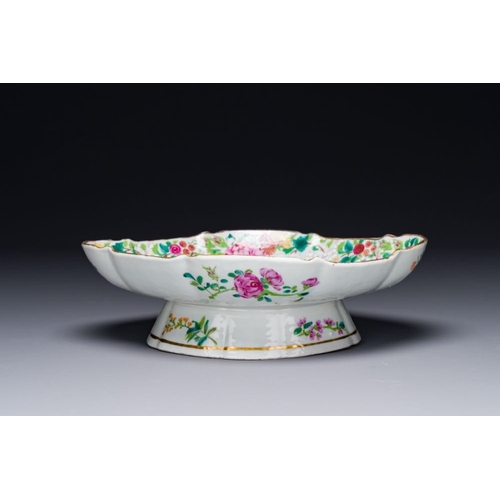 4 - A Chinese Canton famille rose 'phoenix' tazza, 19th C.L.: 28,5 cm - H.: 8,5 cm
