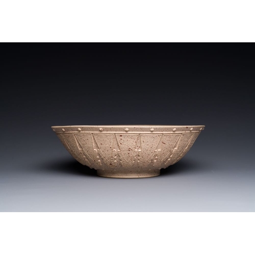 123 - A large Chinese Yixing stoneware bowl with relief design, Qianlong mark, 18/19th C.Dia.: 21,5 cm - H... 