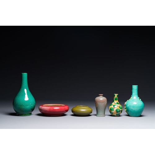 126 - A group of six pieces of Chinese monochrome wares, 19th C.H.: 17,7 cm (the tallest vase)H.: 9,1 cm (... 