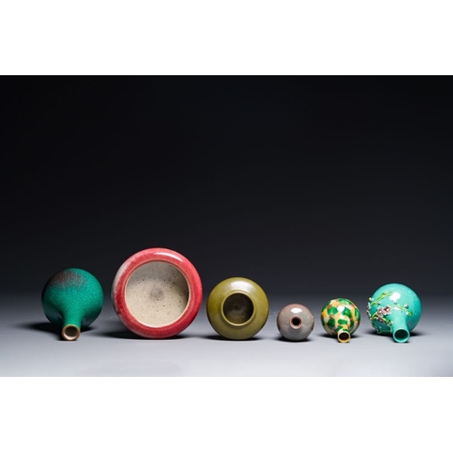 126 - A group of six pieces of Chinese monochrome wares, 19th C.H.: 17,7 cm (the tallest vase)H.: 9,1 cm (... 