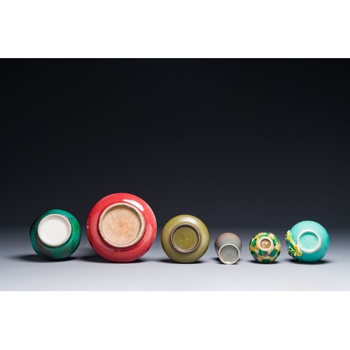 126 - A group of six pieces of Chinese monochrome wares, 19th C.H.: 17,7 cm (the tallest vase)H.: 9,1 cm (... 