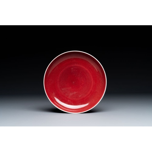 133 - A Chinese monochrome langyao glazed plate, Kangxi/QianlongDia.: 20,8 cm