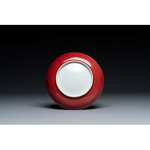 133 - A Chinese monochrome langyao glazed plate, Kangxi/QianlongDia.: 20,8 cm