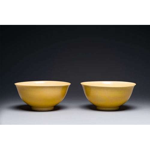 168 - A pair of Chinese monochrome yellow-glazed bowls, Yongzheng mark, 19th CDia.: 12,5 cm - H.: 6 cm... 