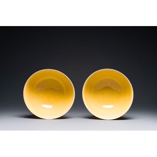 168 - A pair of Chinese monochrome yellow-glazed bowls, Yongzheng mark, 19th CDia.: 12,5 cm - H.: 6 cm... 