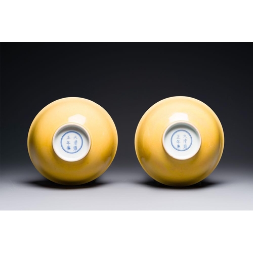 168 - A pair of Chinese monochrome yellow-glazed bowls, Yongzheng mark, 19th CDia.: 12,5 cm - H.: 6 cm... 