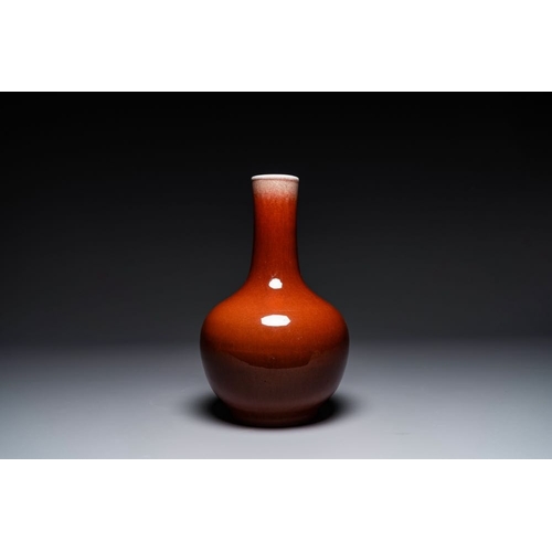 172 - A Chinese copper-red-glazed bottle vase, 19th C.H.: 37,5 cm