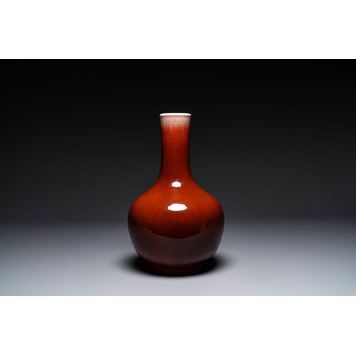 172 - A Chinese copper-red-glazed bottle vase, 19th C.H.: 37,5 cm