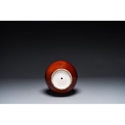 172 - A Chinese copper-red-glazed bottle vase, 19th C.H.: 37,5 cm