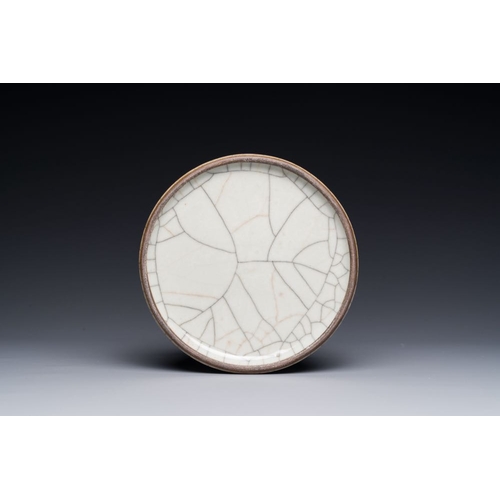 177 - A Chinese ge-type brush washer, 18/19th C.L.: 12,5 cm - H.: 6,5 cm