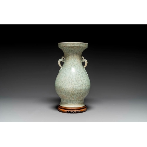 179 - A Chinese ge-type vase on wooden stand, 19/20th C.H.: 43 cm (incl. stand)H.: 40 cm (the vase)
 
 Pro... 