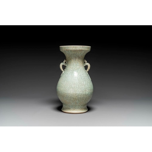 179 - A Chinese ge-type vase on wooden stand, 19/20th C.H.: 43 cm (incl. stand)H.: 40 cm (the vase)
 
 Pro... 