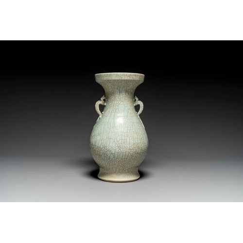 179 - A Chinese ge-type vase on wooden stand, 19/20th C.H.: 43 cm (incl. stand)H.: 40 cm (the vase)
 
 Pro... 