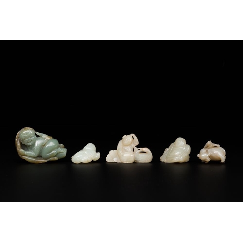245 - Five Chinese white and celadon jade sculptures of boys and Buddha, 18/19th C.L.: 6,5 cm - H.: 4,5 cm... 