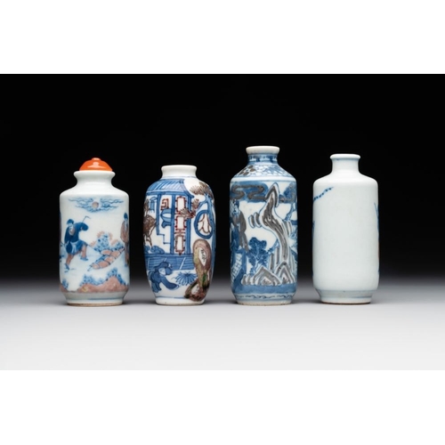 11 - Four Chinese blue, white and copper-red snuff bottles, Yongzheng and Daoguang mark, 19th C.H.: 8,1 c... 