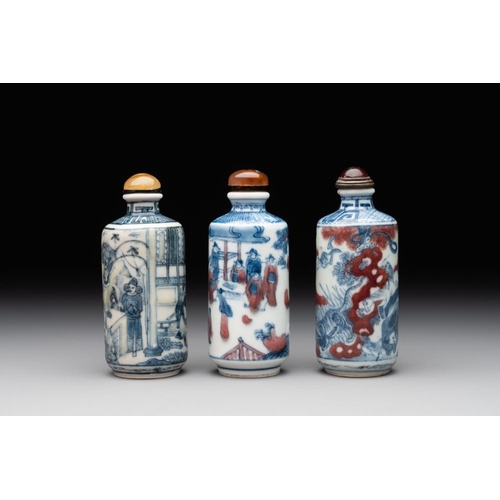 17 - Three Chinese blue, white and copper-red snuff bottles, 19th C.H.: 8,5 cm (the tallest incl. stopper... 